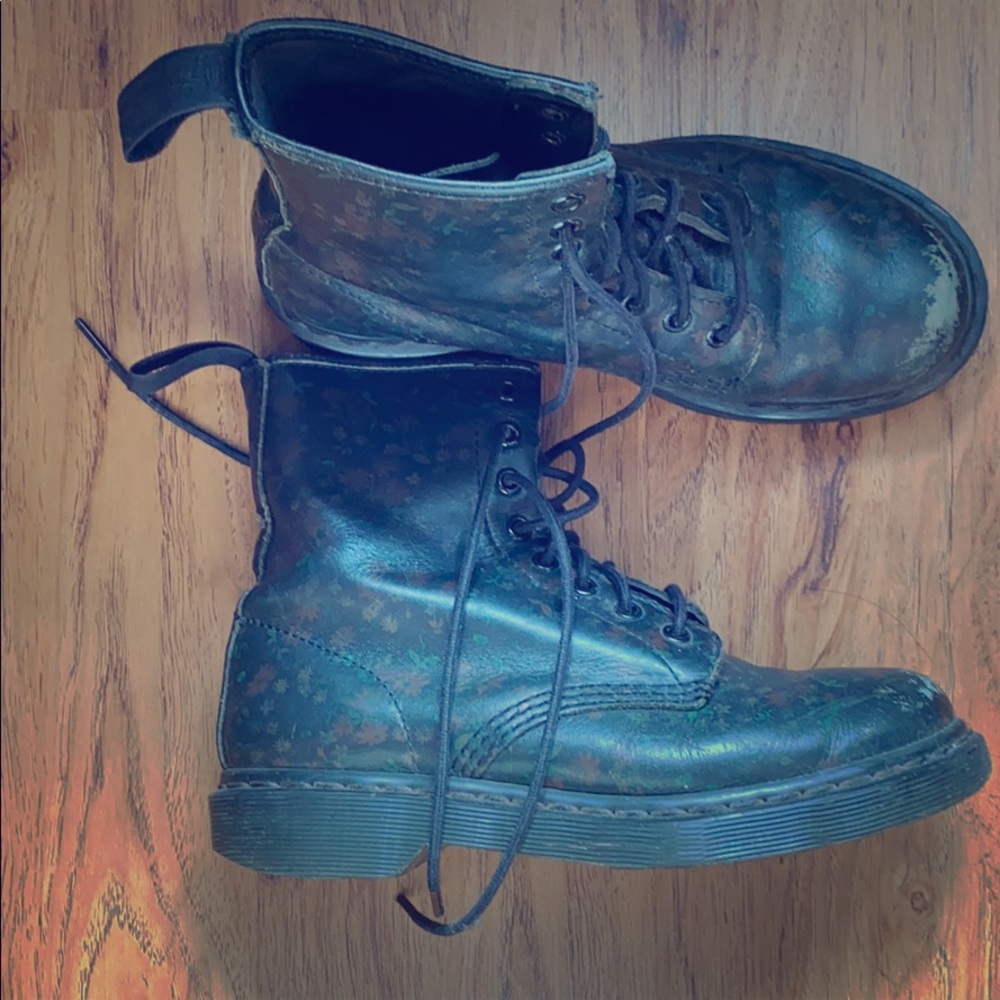 Dr martens black floral/muted floral boots